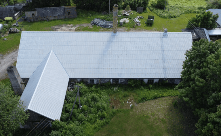 Emumäe kaupluse katusetööd