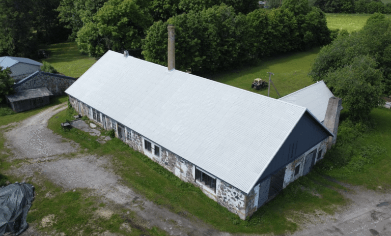 Emumäe kaupluse katusetööd